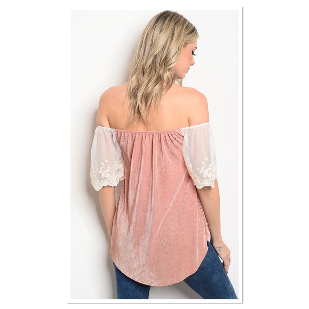 🎉HP🎉PINK & IVORY OFF SHOULDER TOP - Picture 2 of 7
